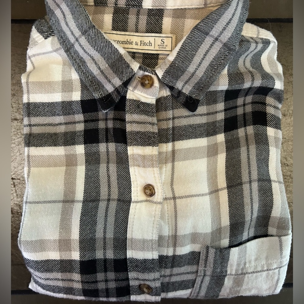 Abercrombie & Fitch small long-sleeve plaid flannel shirt